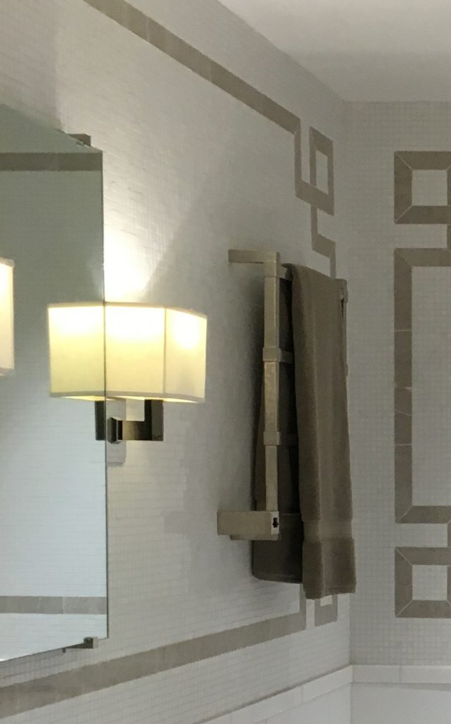 BATHROOM LIGHT FIXTURE