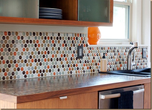 kitchen-backsplash-round-tile